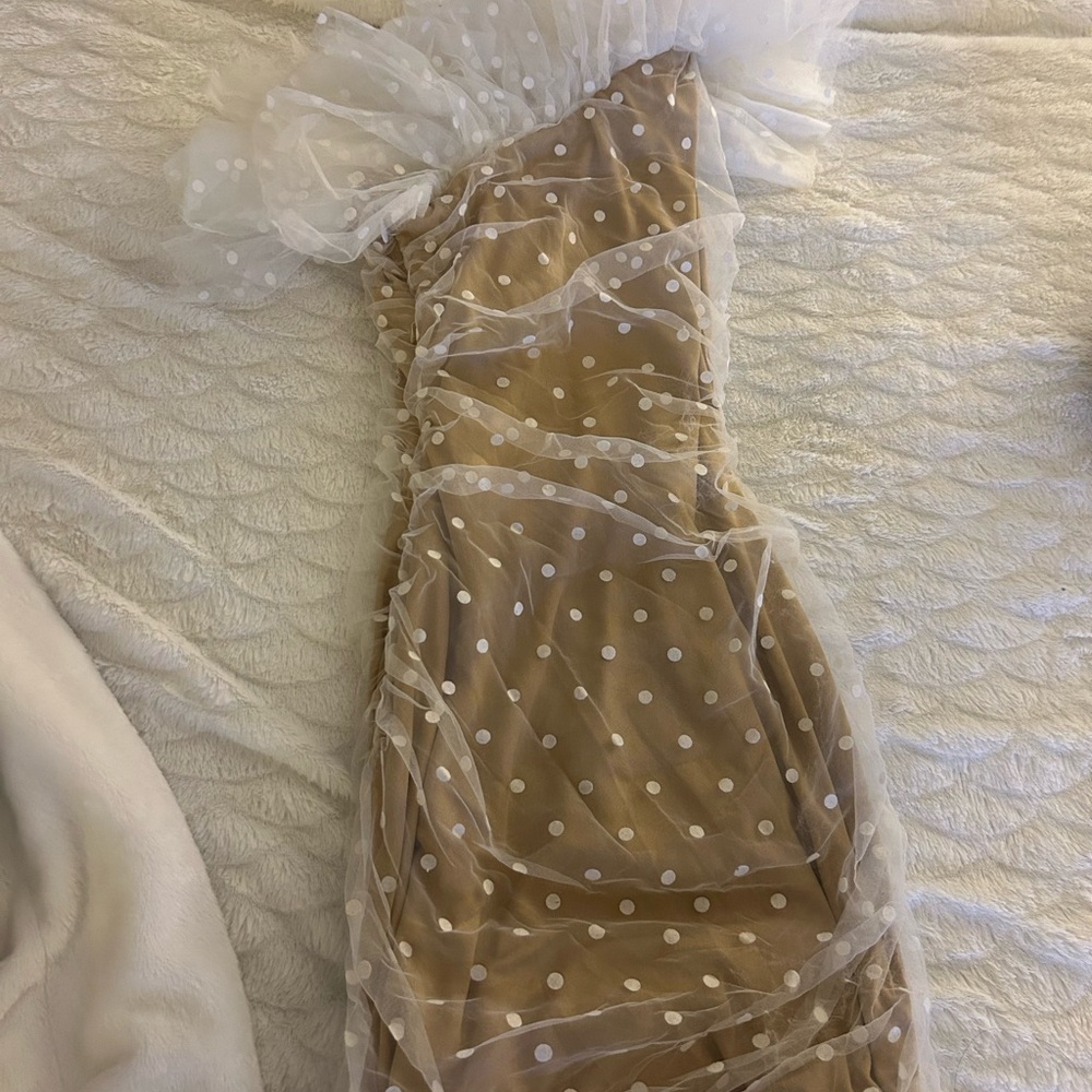 Elegant One Shoulder Polka Dot Dress - Tan - Picture 4 of 7